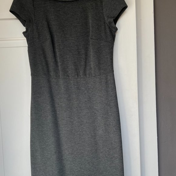 BODEN Pretty Short-Sleeve Dress. Grey. Size 4 - Picture 9 of 10